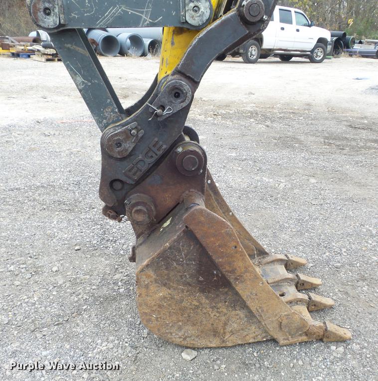 image for item DB6317 2006 Gehl 603 compact excavator