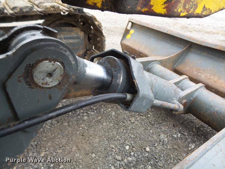 image for item DB6317 2006 Gehl 603 compact excavator