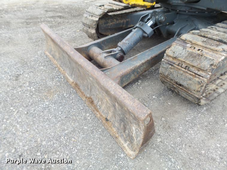 image for item DB6317 2006 Gehl 603 compact excavator