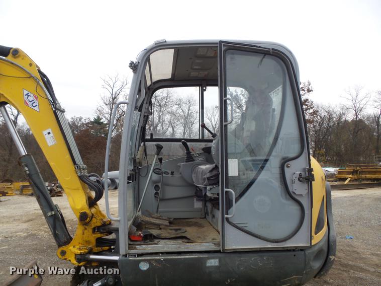 image for item DB6317 2006 Gehl 603 compact excavator