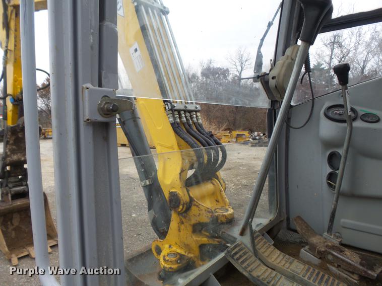 image for item DB6317 2006 Gehl 603 compact excavator