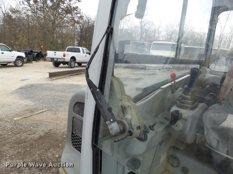 image for item DB6317 2006 Gehl 603 compact excavator