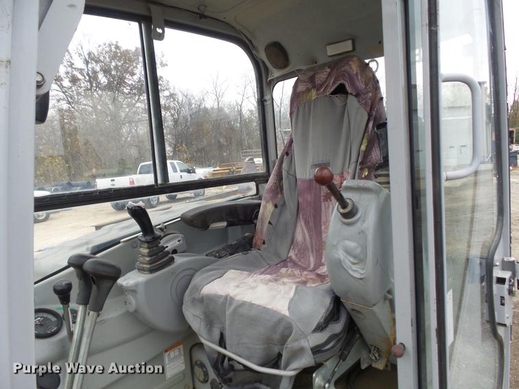 image for item DB6317 2006 Gehl 603 compact excavator