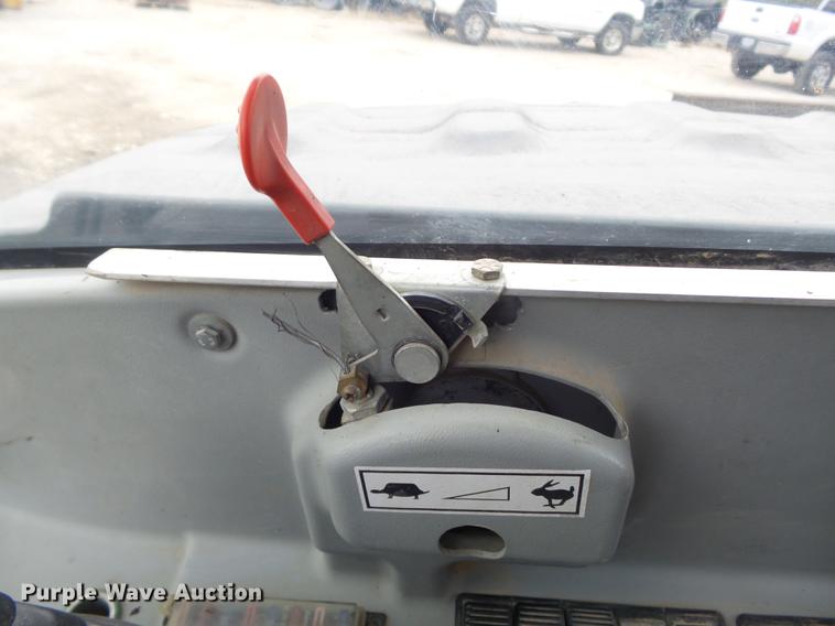 image for item DB6317 2006 Gehl 603 compact excavator