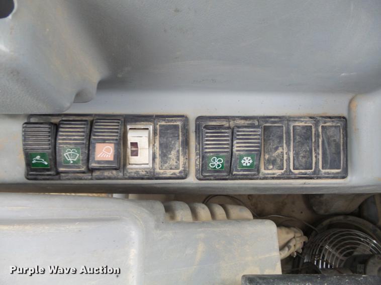 image for item DB6317 2006 Gehl 603 compact excavator