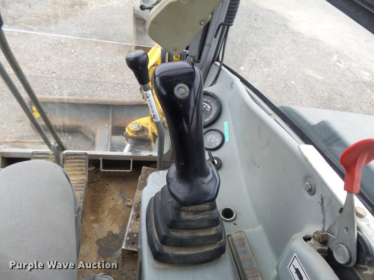 image for item DB6317 2006 Gehl 603 compact excavator