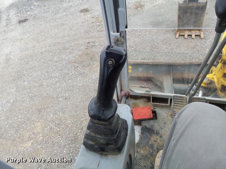 image for item DB6317 2006 Gehl 603 compact excavator
