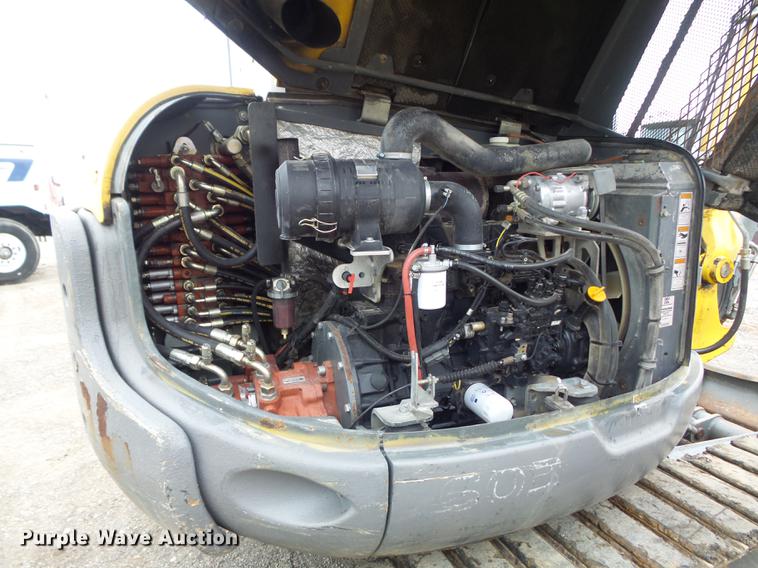 image for item DB6317 2006 Gehl 603 compact excavator