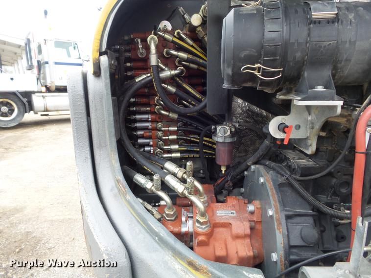 image for item DB6317 2006 Gehl 603 compact excavator