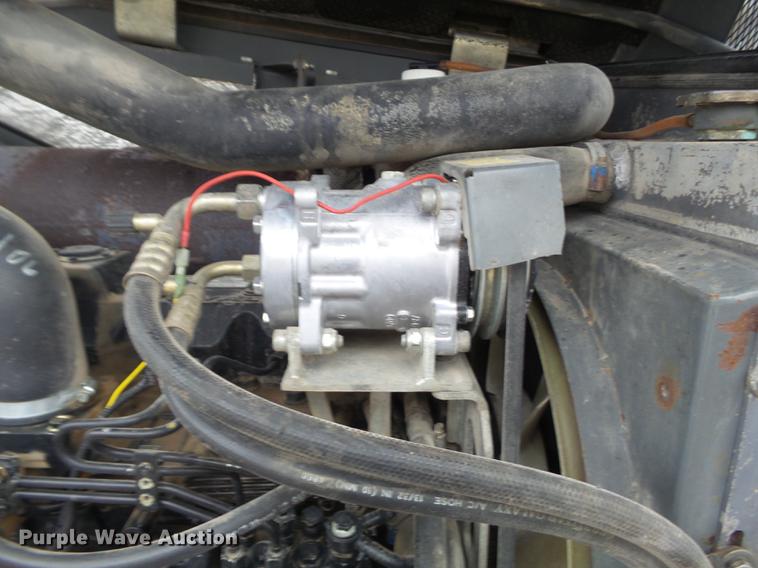 image for item DB6317 2006 Gehl 603 compact excavator