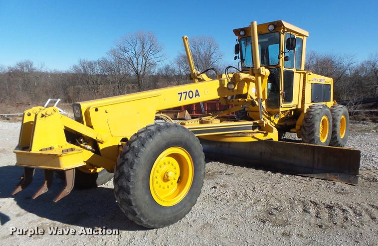 image for item DB9878 1981 John Deere 770A motor grader