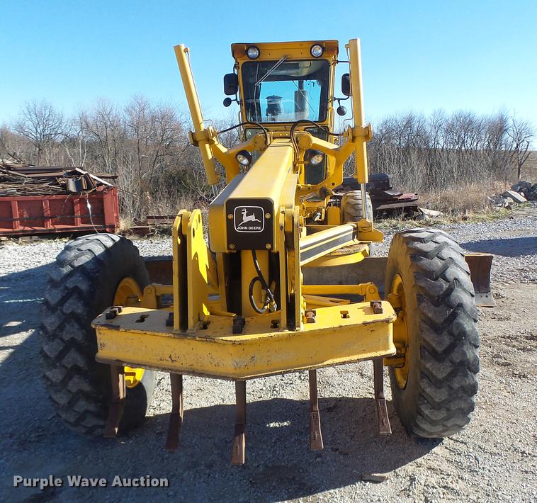 image for item DB9878 1981 John Deere 770A motor grader