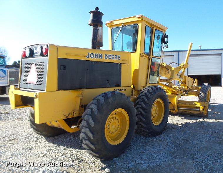 image for item DB9878 1981 John Deere 770A motor grader