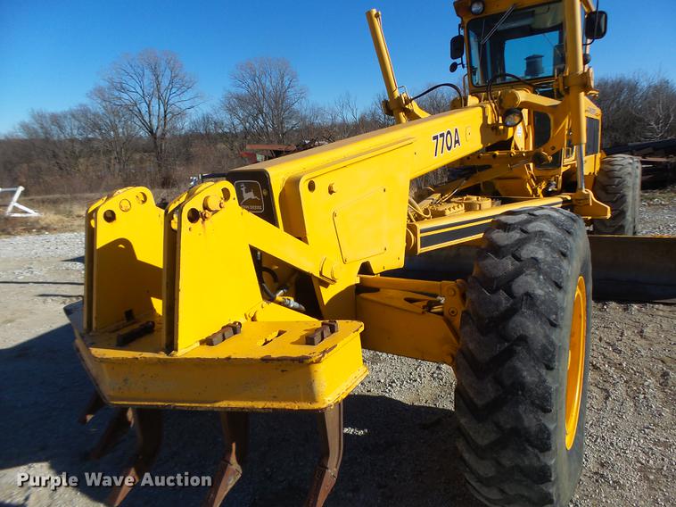 image for item DB9878 1981 John Deere 770A motor grader