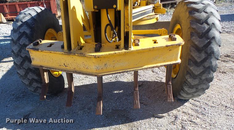 image for item DB9878 1981 John Deere 770A motor grader