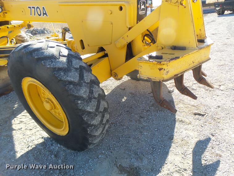 image for item DB9878 1981 John Deere 770A motor grader