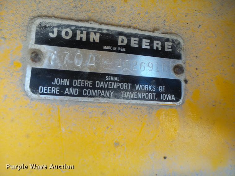 image for item DB9878 1981 John Deere 770A motor grader
