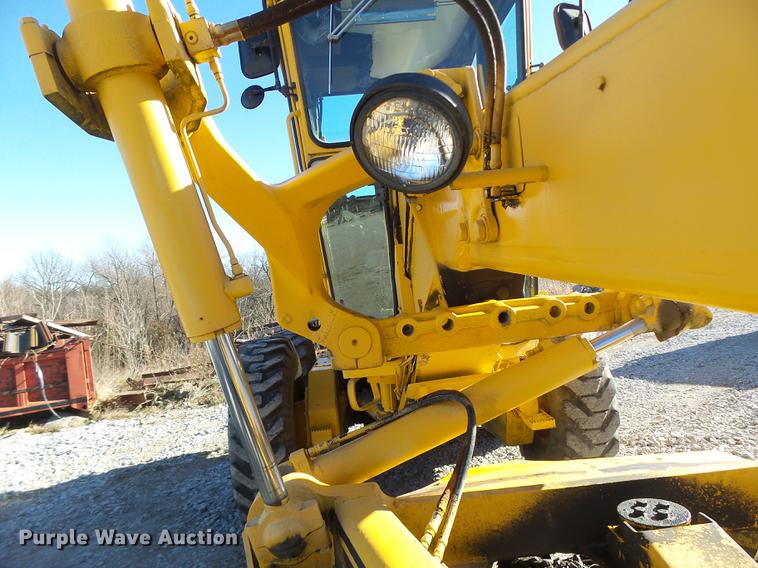 image for item DB9878 1981 John Deere 770A motor grader