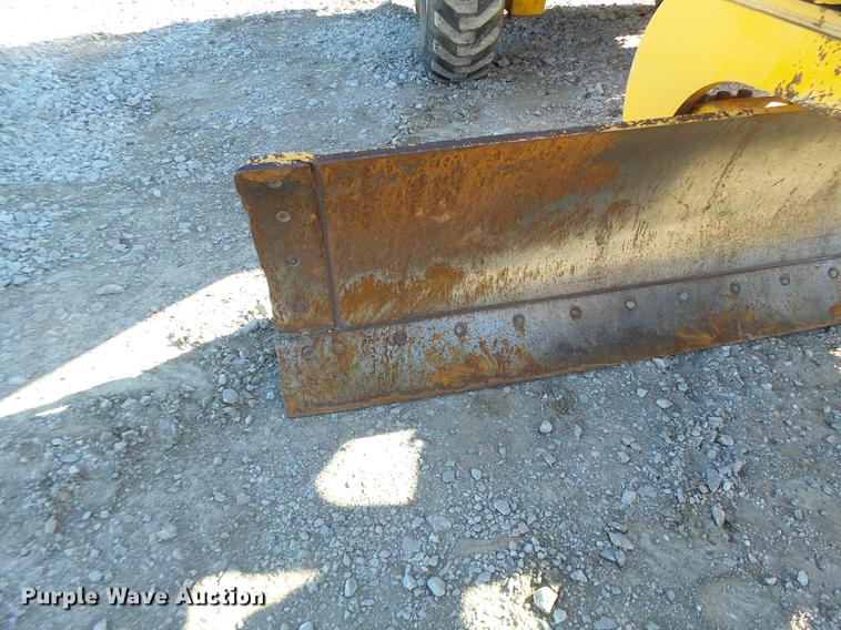 image for item DB9878 1981 John Deere 770A motor grader