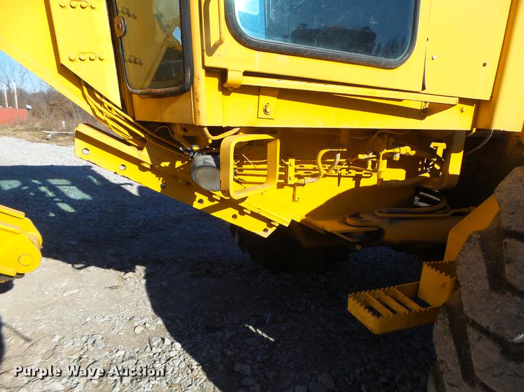 image for item DB9878 1981 John Deere 770A motor grader