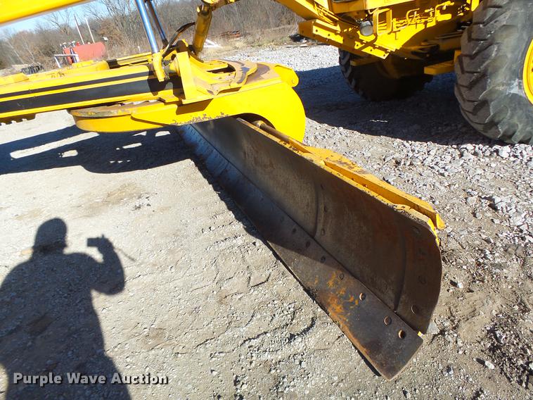 image for item DB9878 1981 John Deere 770A motor grader