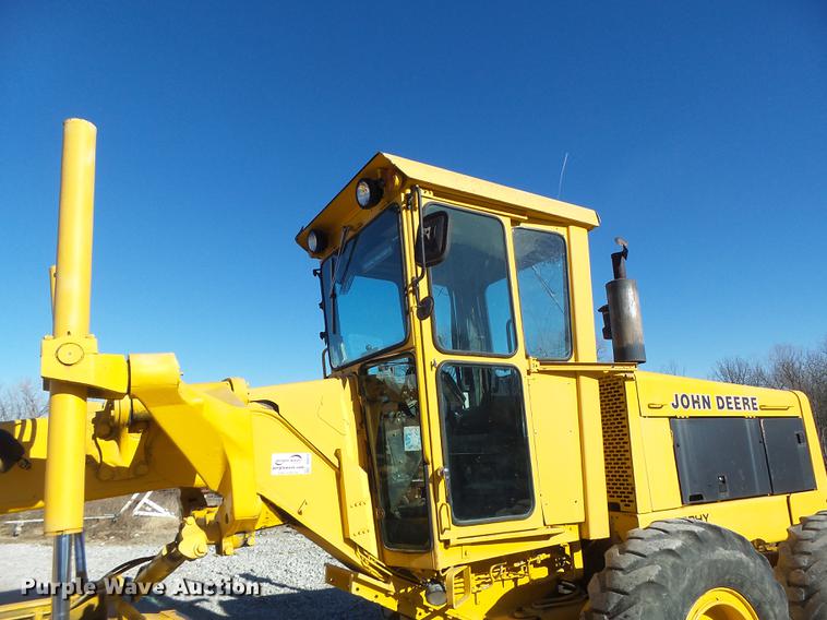 image for item DB9878 1981 John Deere 770A motor grader