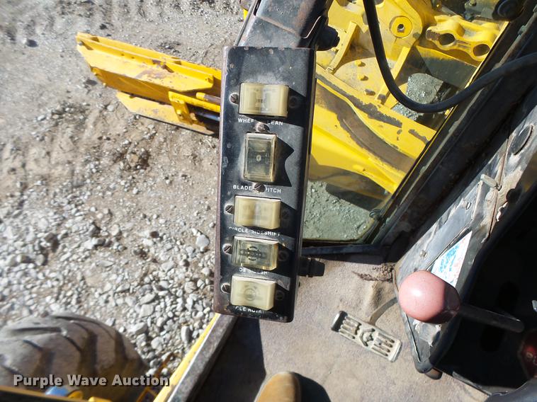 image for item DB9878 1981 John Deere 770A motor grader