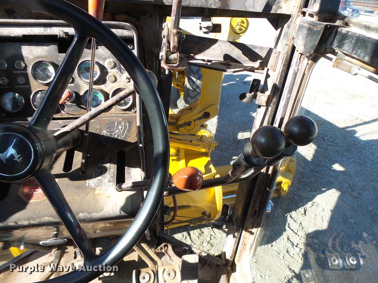 image for item DB9878 1981 John Deere 770A motor grader