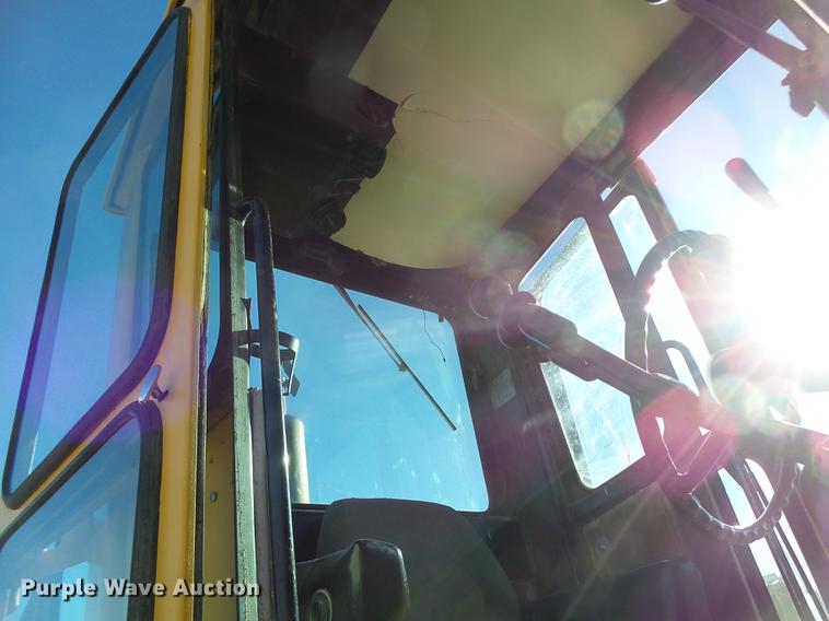 image for item DB9878 1981 John Deere 770A motor grader