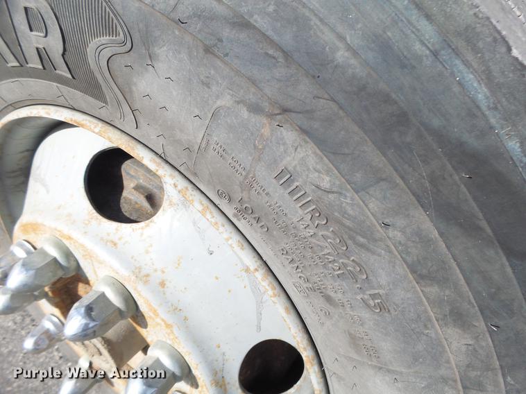 image for item DB9889 2007 GMC C7500 refuse truck