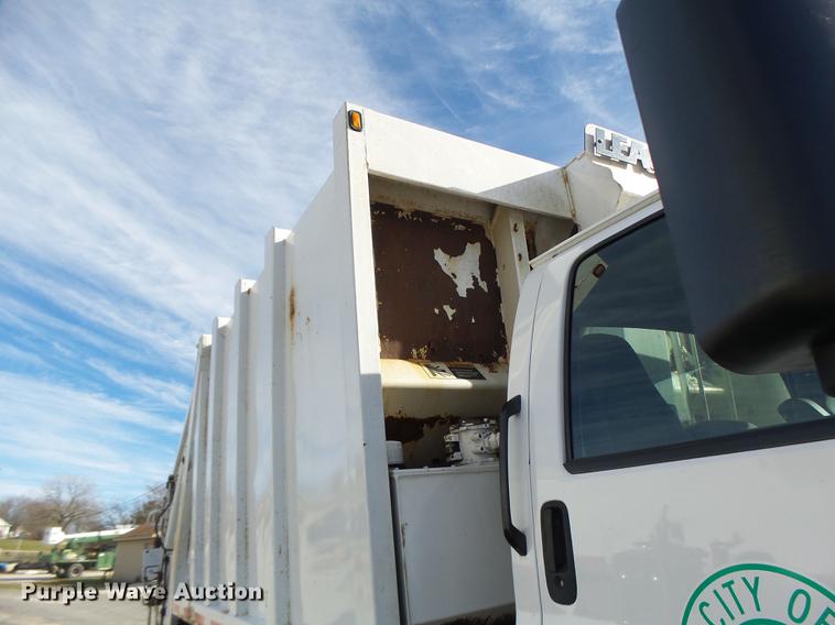 image for item DB9889 2007 GMC C7500 refuse truck