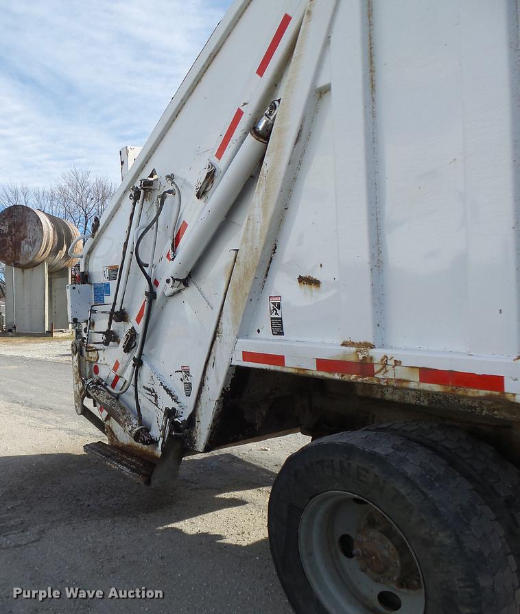 image for item DB9889 2007 GMC C7500 refuse truck