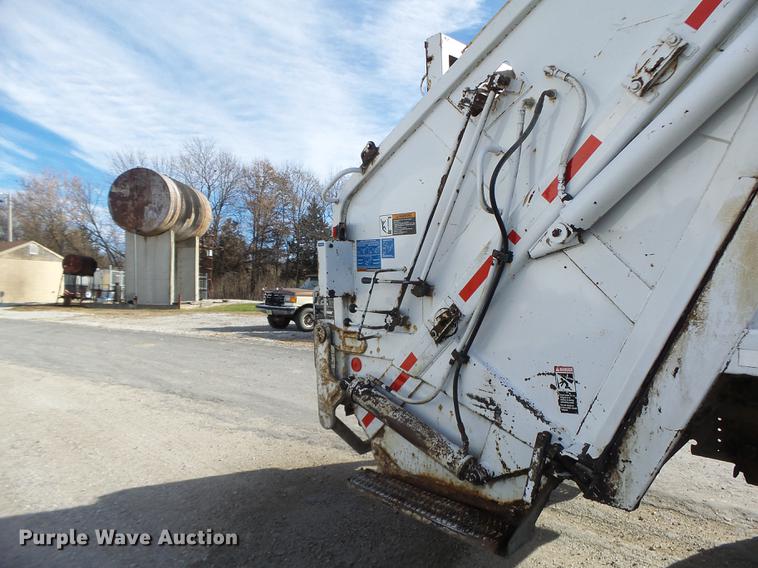 image for item DB9889 2007 GMC C7500 refuse truck