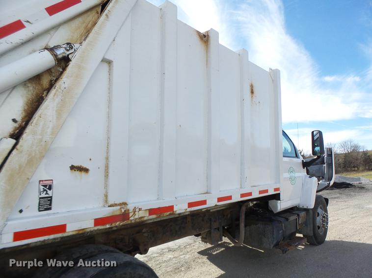 image for item DB9889 2007 GMC C7500 refuse truck