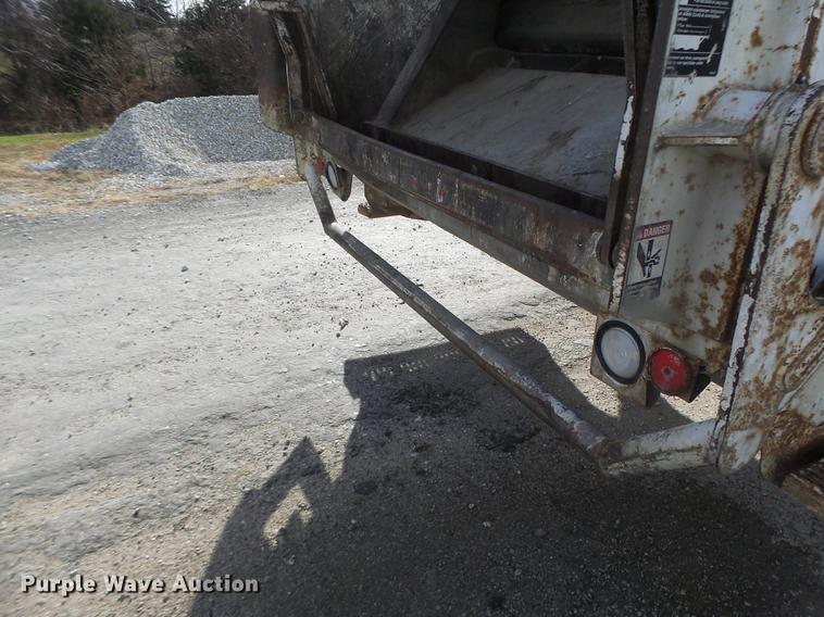 image for item DB9889 2007 GMC C7500 refuse truck