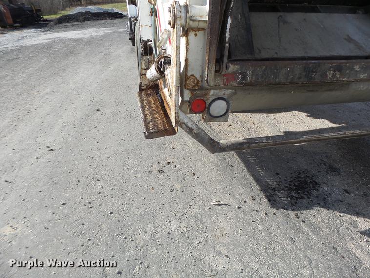 image for item DB9889 2007 GMC C7500 refuse truck