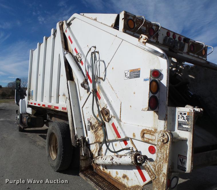 image for item DB9889 2007 GMC C7500 refuse truck