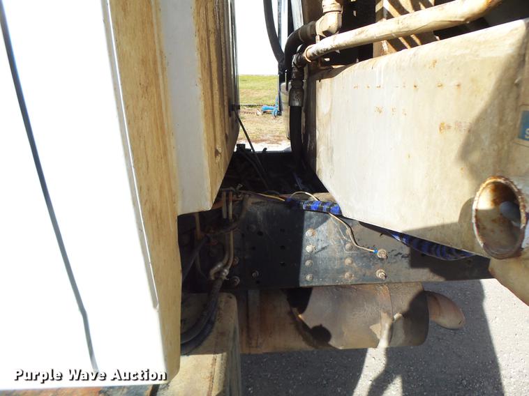 image for item DB9889 2007 GMC C7500 refuse truck