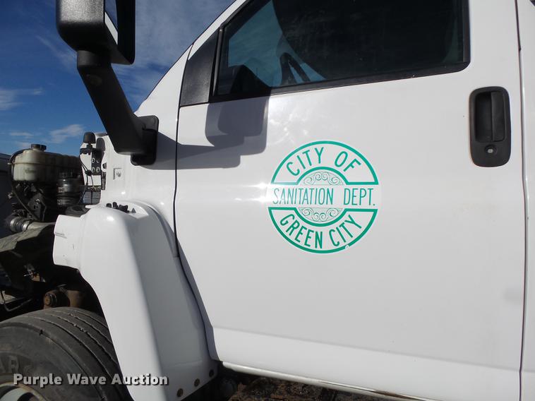 image for item DB9889 2007 GMC C7500 refuse truck