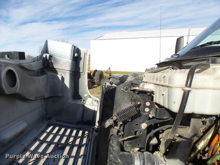 image for item DB9889 2007 GMC C7500 refuse truck