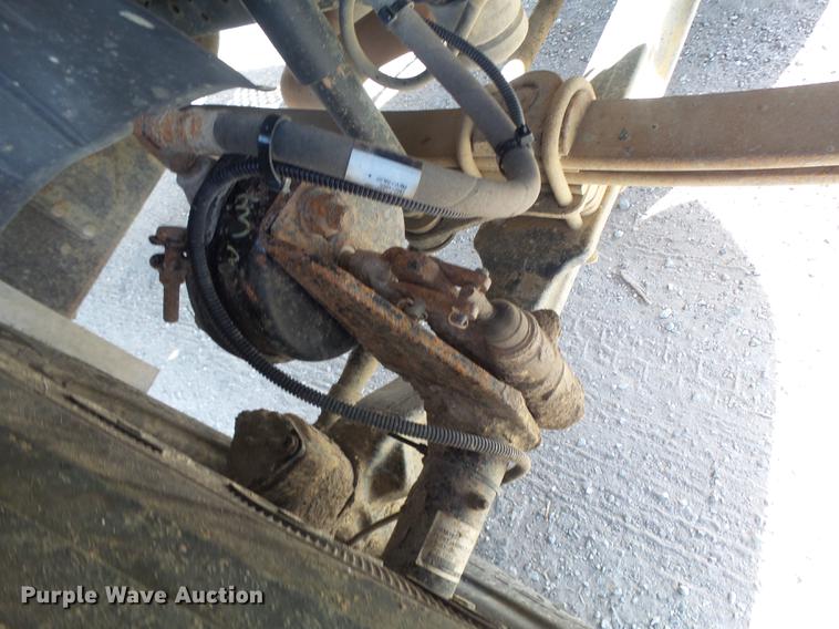 image for item DB9889 2007 GMC C7500 refuse truck