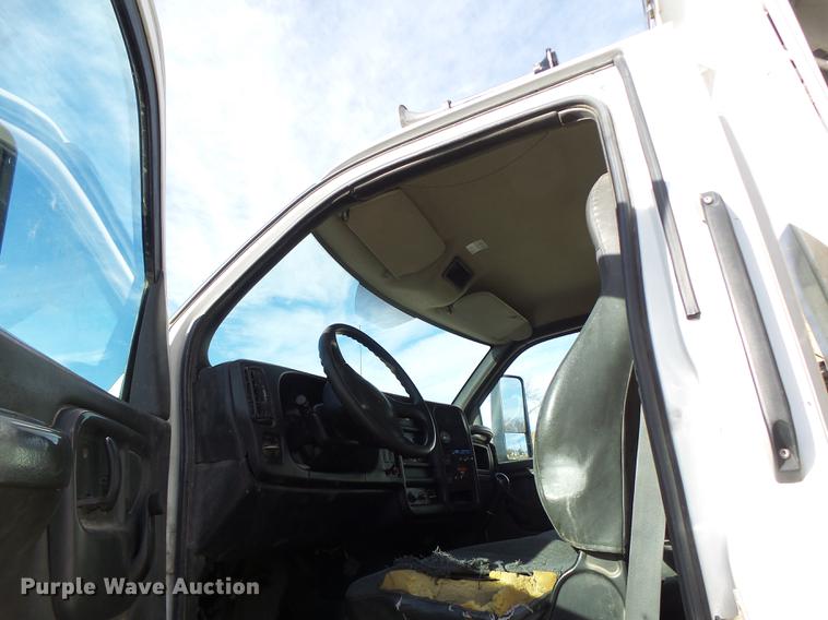image for item DB9889 2007 GMC C7500 refuse truck