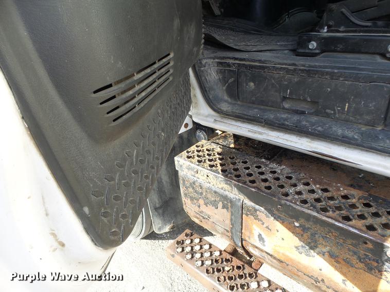 image for item DB9889 2007 GMC C7500 refuse truck