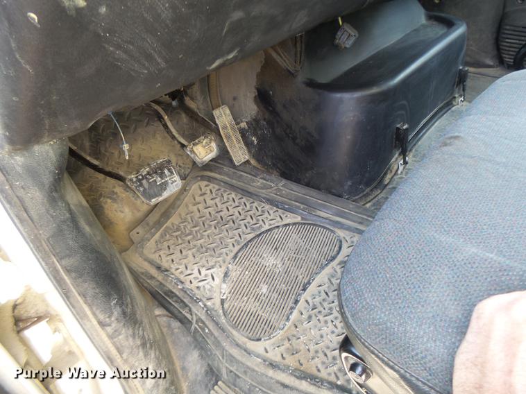 image for item DB9889 2007 GMC C7500 refuse truck