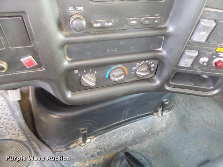 image for item DB9889 2007 GMC C7500 refuse truck