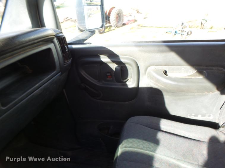 image for item DB9889 2007 GMC C7500 refuse truck