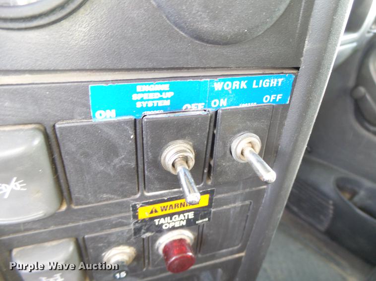 image for item DB9889 2007 GMC C7500 refuse truck