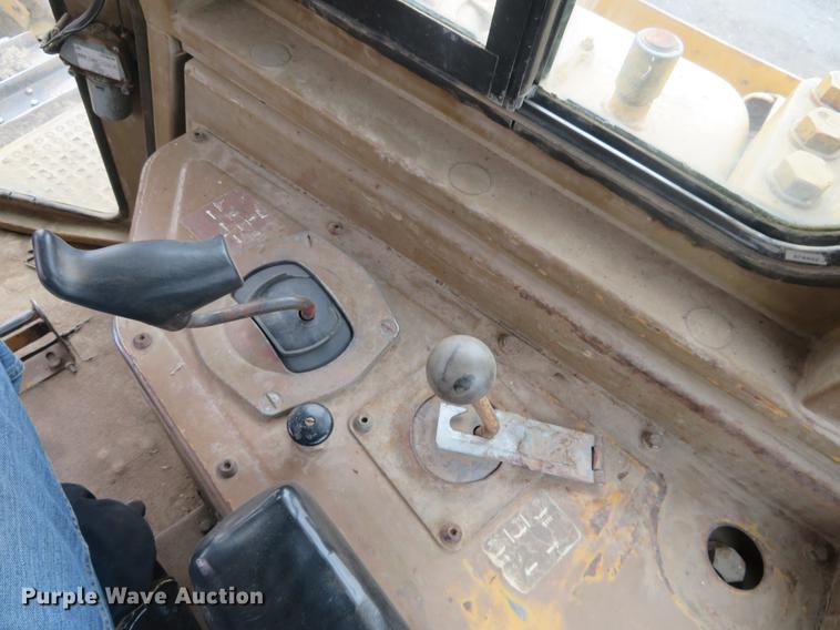 image for item DC0781 1987 Caterpillar D7H dozer