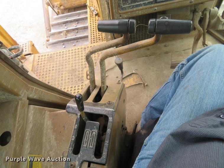 image for item DC0781 1987 Caterpillar D7H dozer