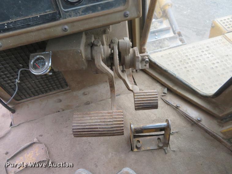 image for item DC0781 1987 Caterpillar D7H dozer